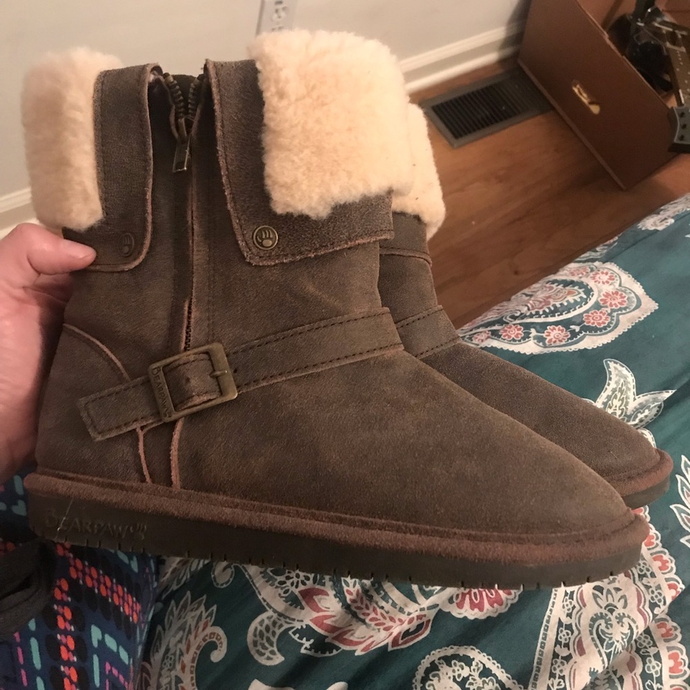 Brand new never worn size 10 bearpaw